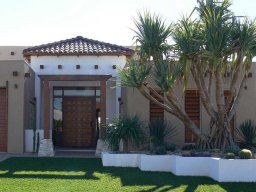 contemporary-pivot-door-and-sidelight-entries-16